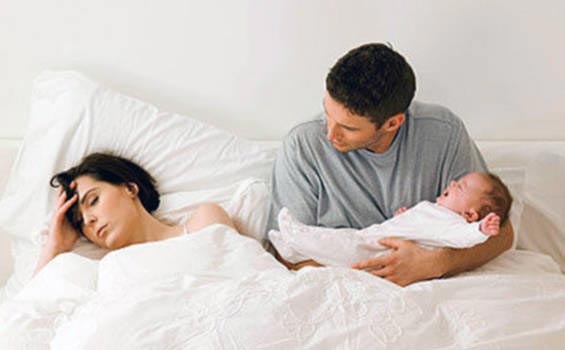 Minta Bantuan Suami Urus Bayi di Malam Hari